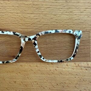 Chic Tortoiseshell Eyeglass Frames